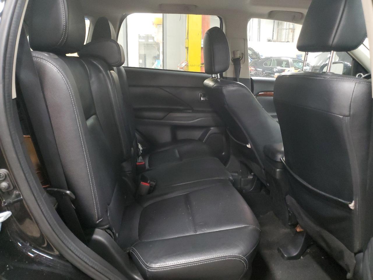 2015 MITSUBISHI outlander