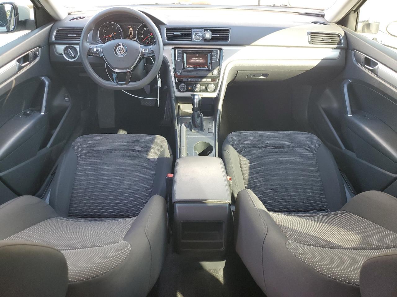 2016 VOLKSWAGEN Passat