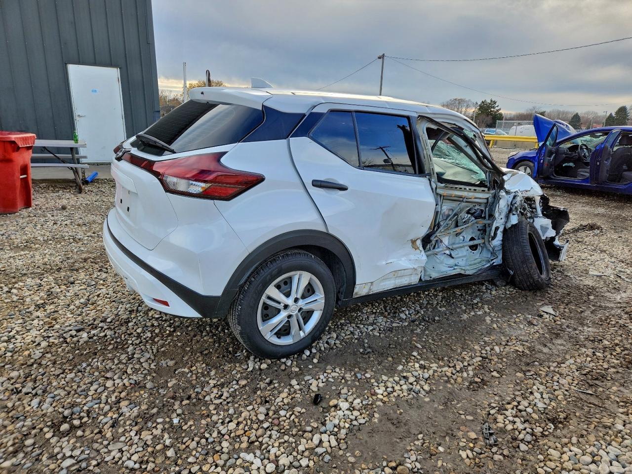 2024 NISSAN KICKS
