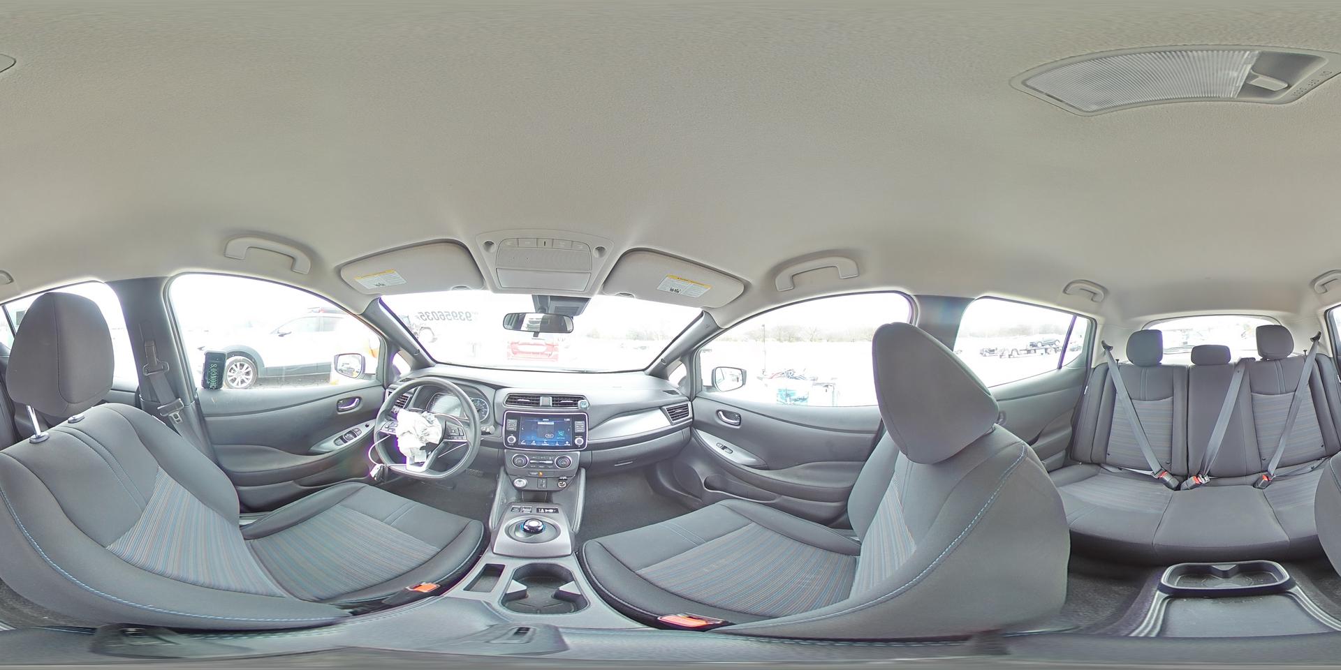 2025 NISSAN LEAF