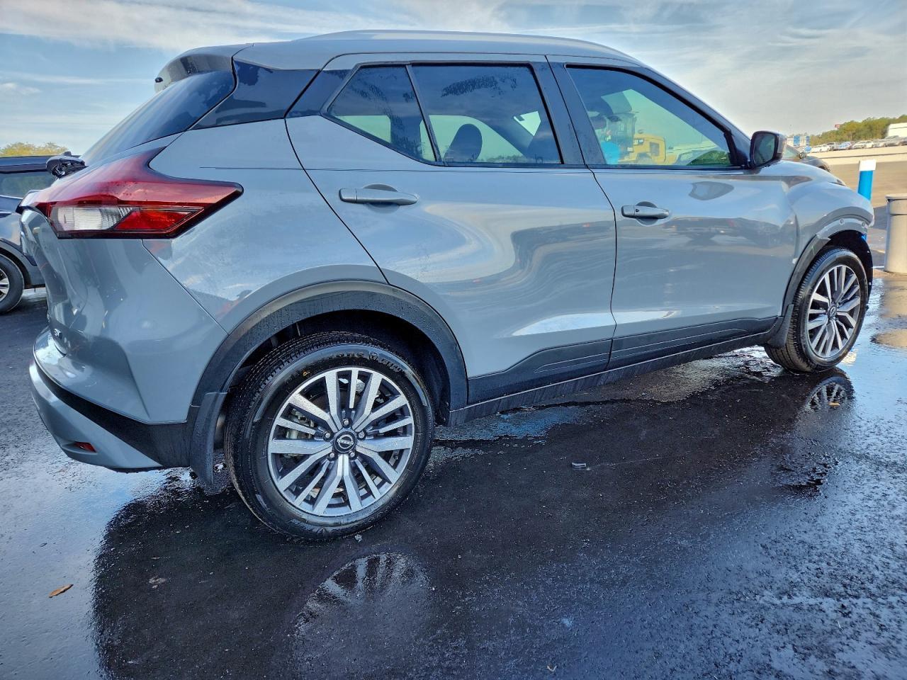 2024 NISSAN KICKS