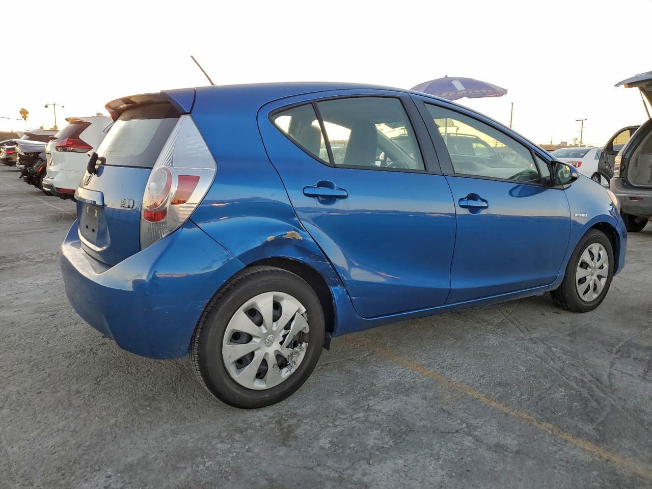 2013 TOYOTA Prius c
