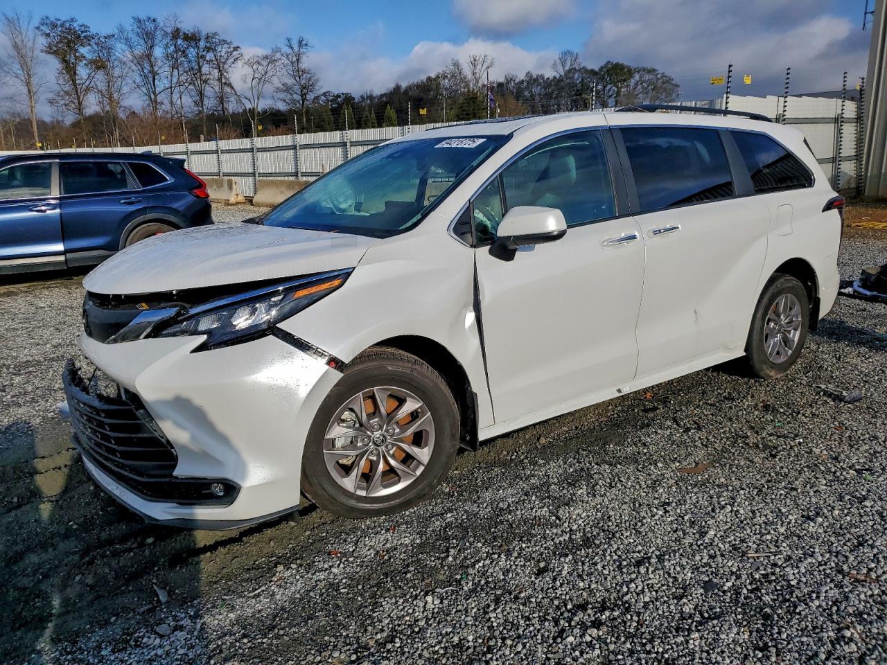 2025 TOYOTA SIENNA
