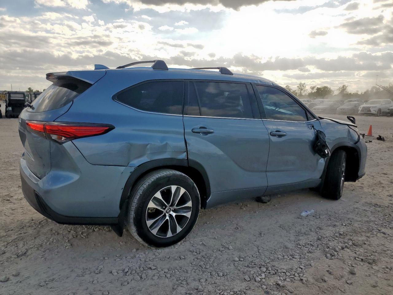 2021 TOYOTA HIGHLANDER