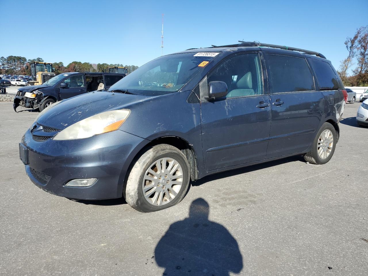 2010 TOYOTA SIENNA