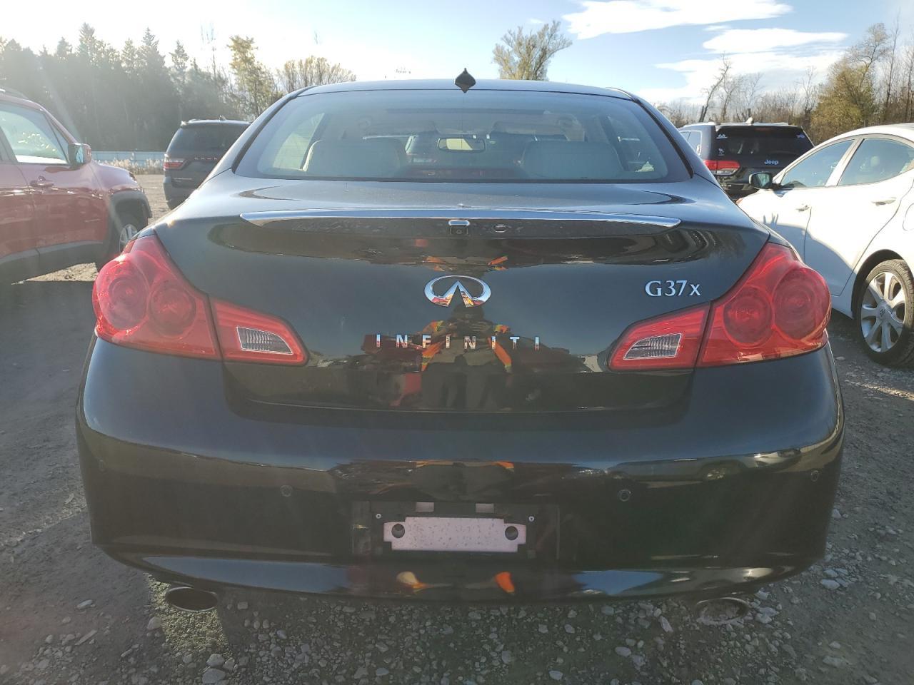 2011 INFINITI G37