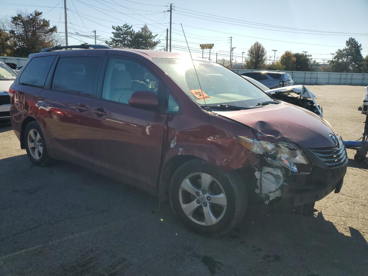 2014 TOYOTA SIENNA