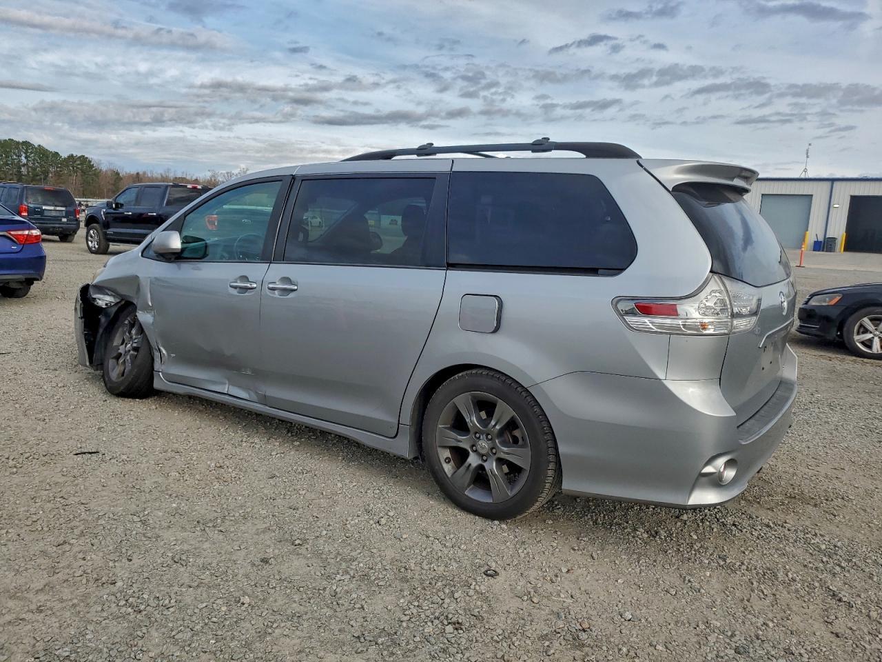 2015 TOYOTA SIENNA