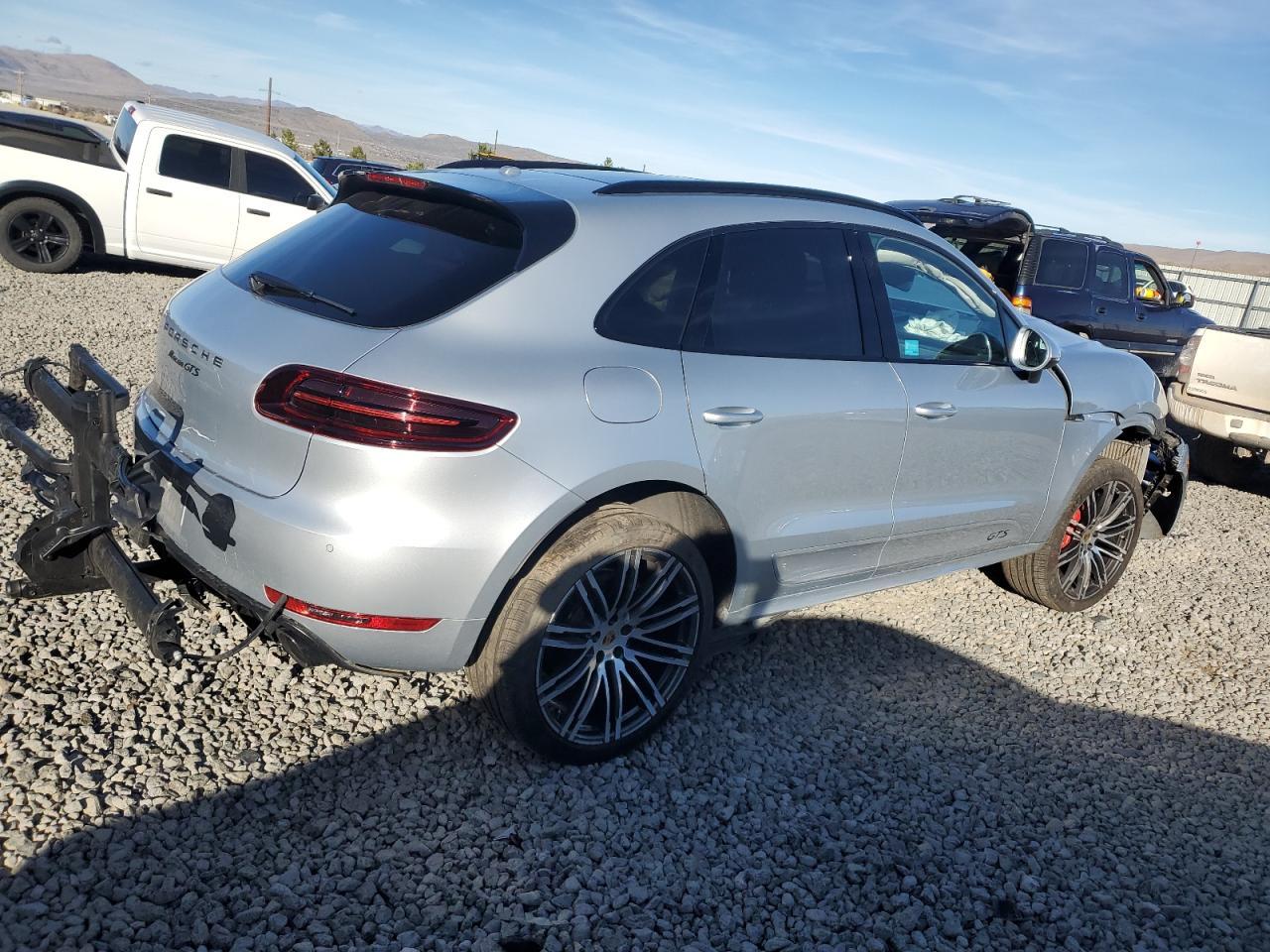 2017 PORSCHE Macan