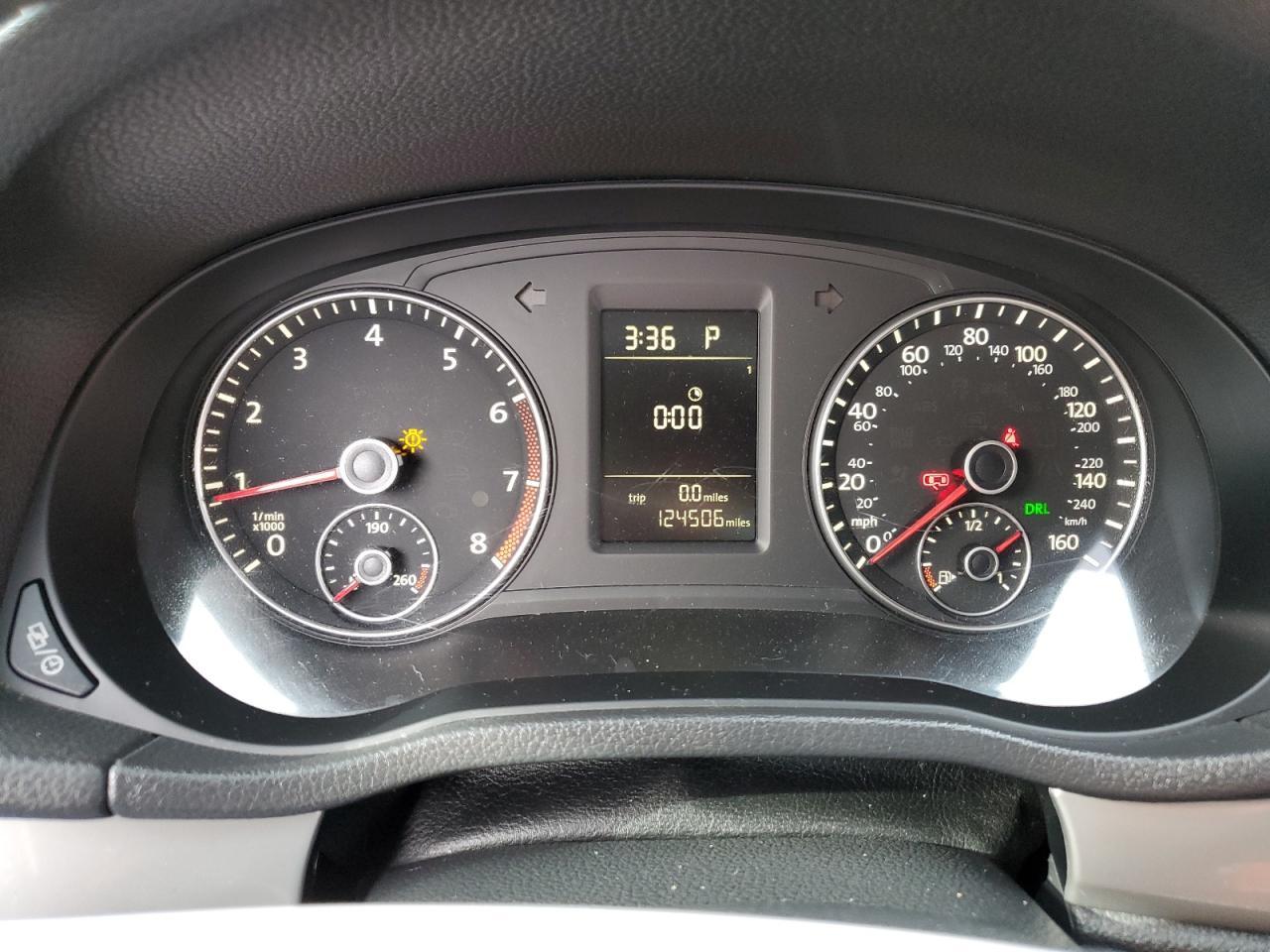 2014 VOLKSWAGEN Passat