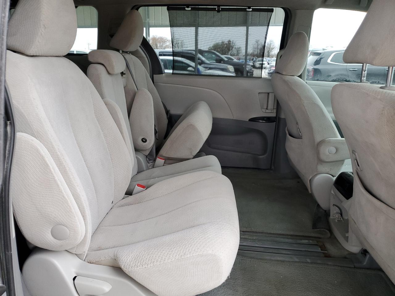 2012 TOYOTA SIENNA