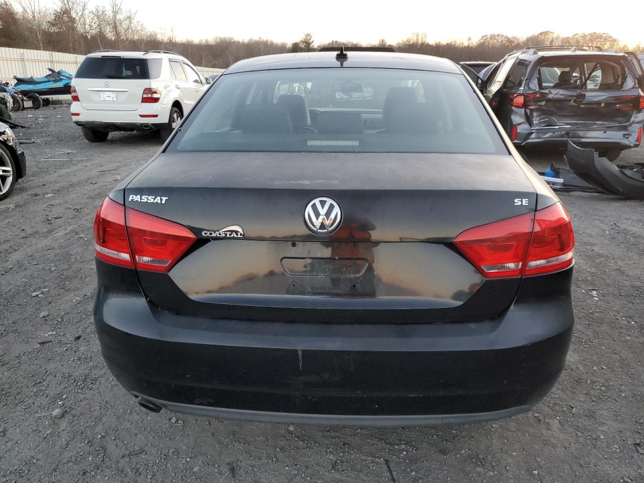 2013 VOLKSWAGEN Passat
