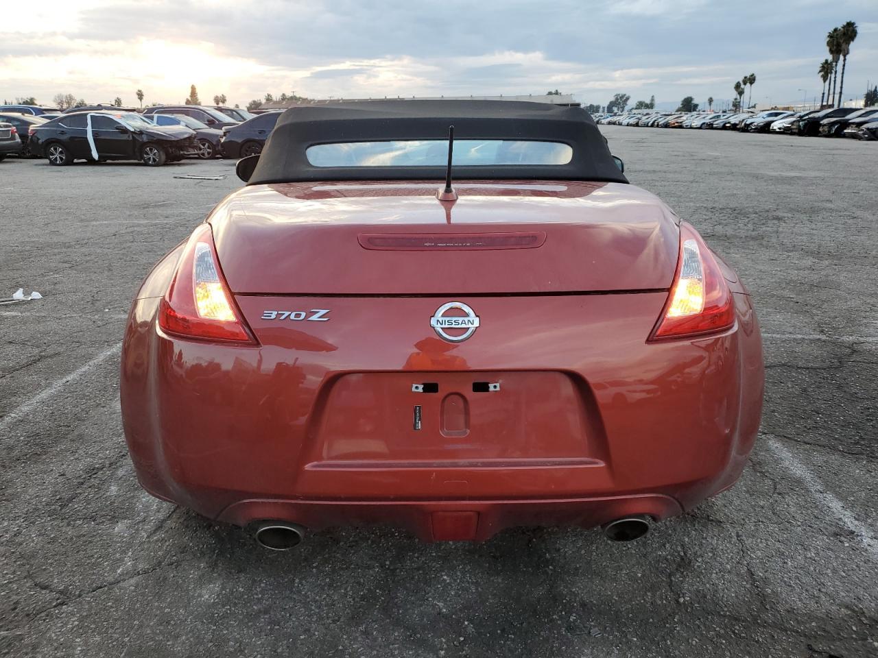 2016 NISSAN 370Z