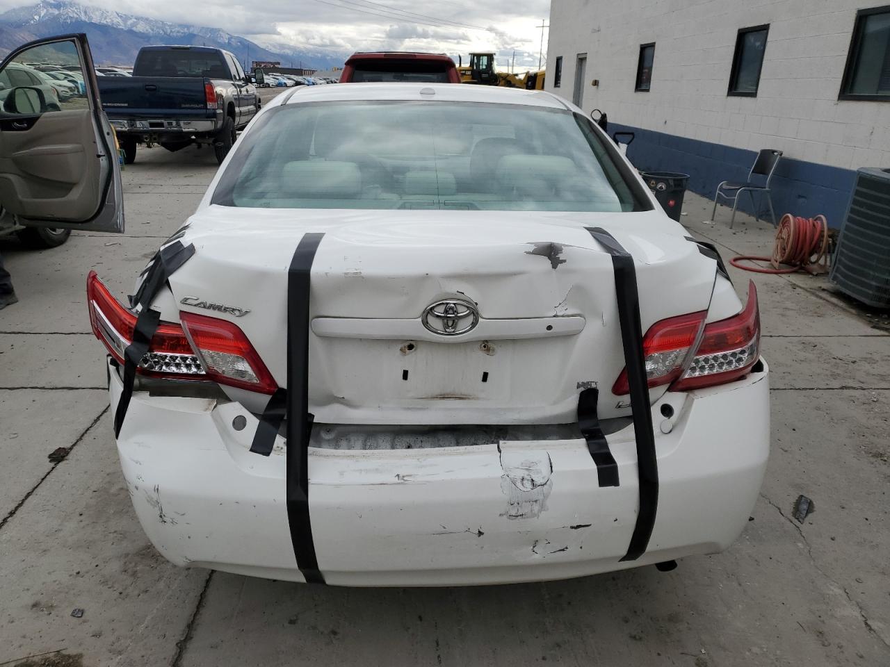 2011 TOYOTA CAMRY