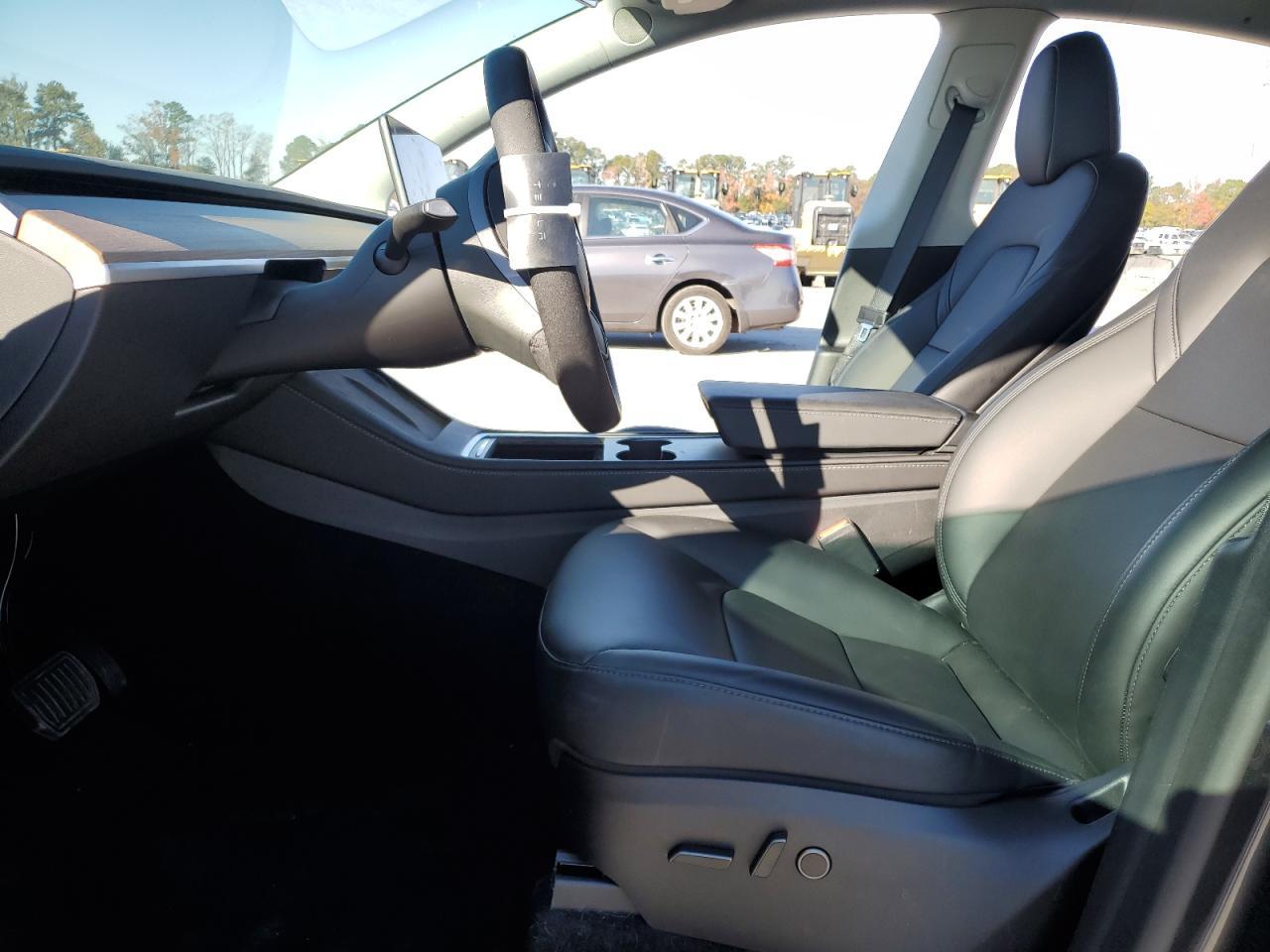2025 TESLA MODEL Y
