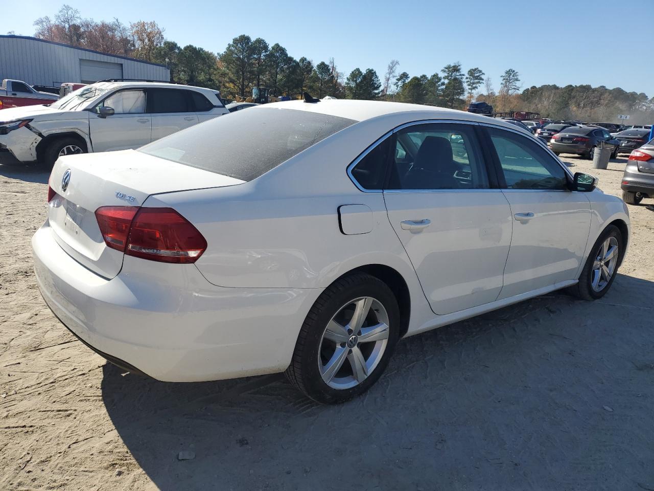 2015 VOLKSWAGEN Passat