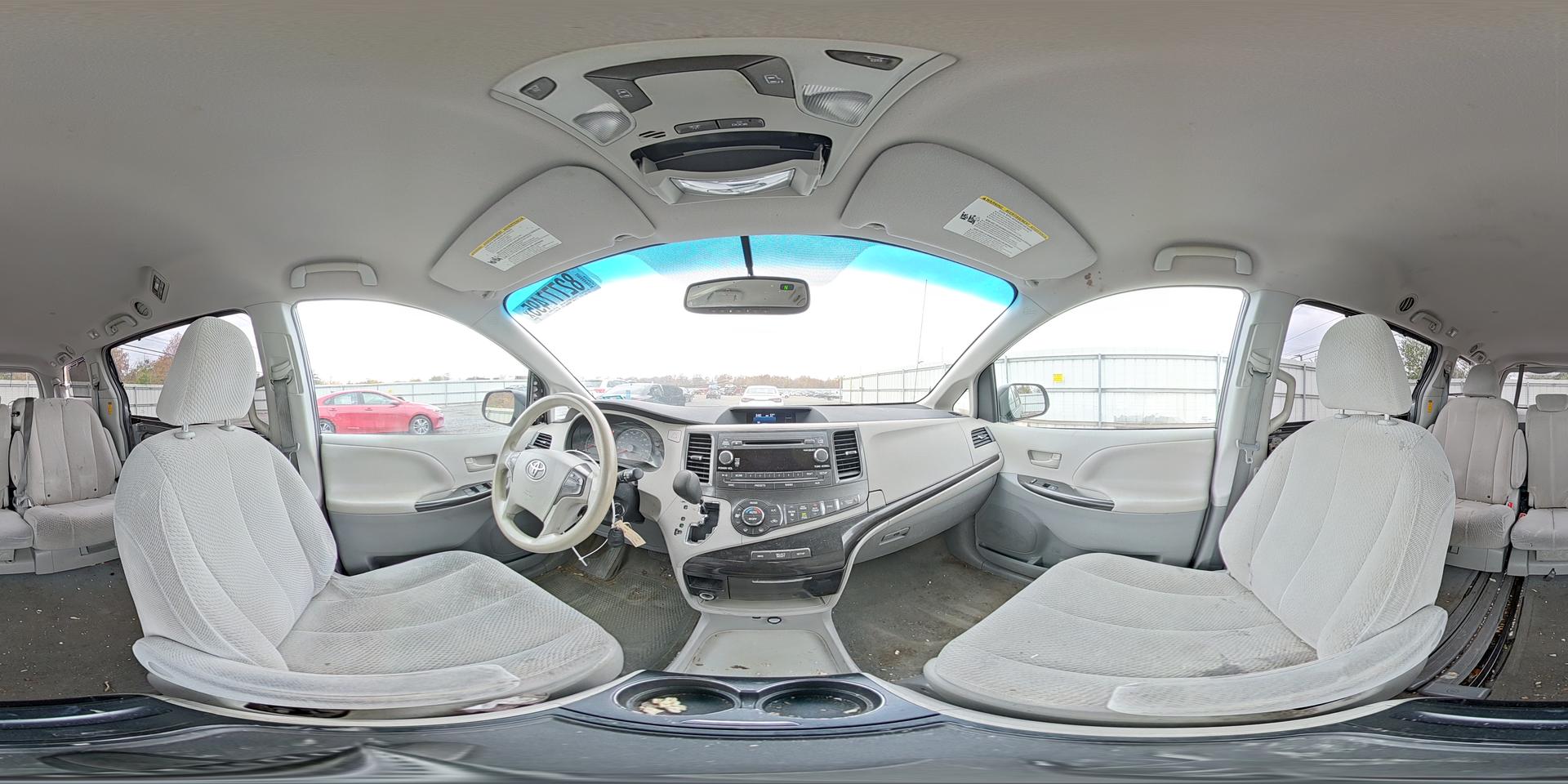 2014 TOYOTA SIENNA