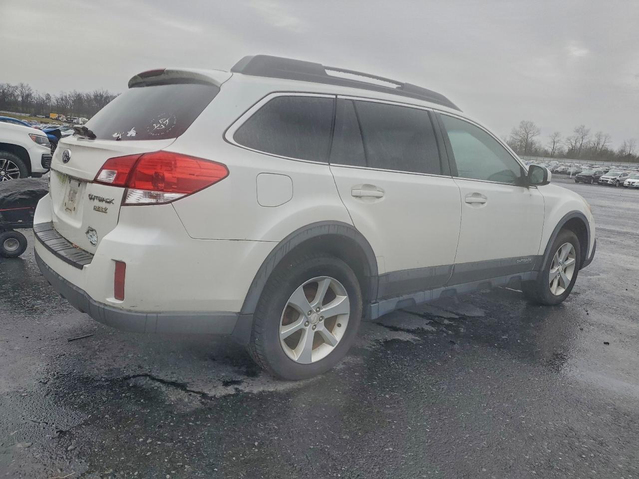 2013 SUBARU Outback