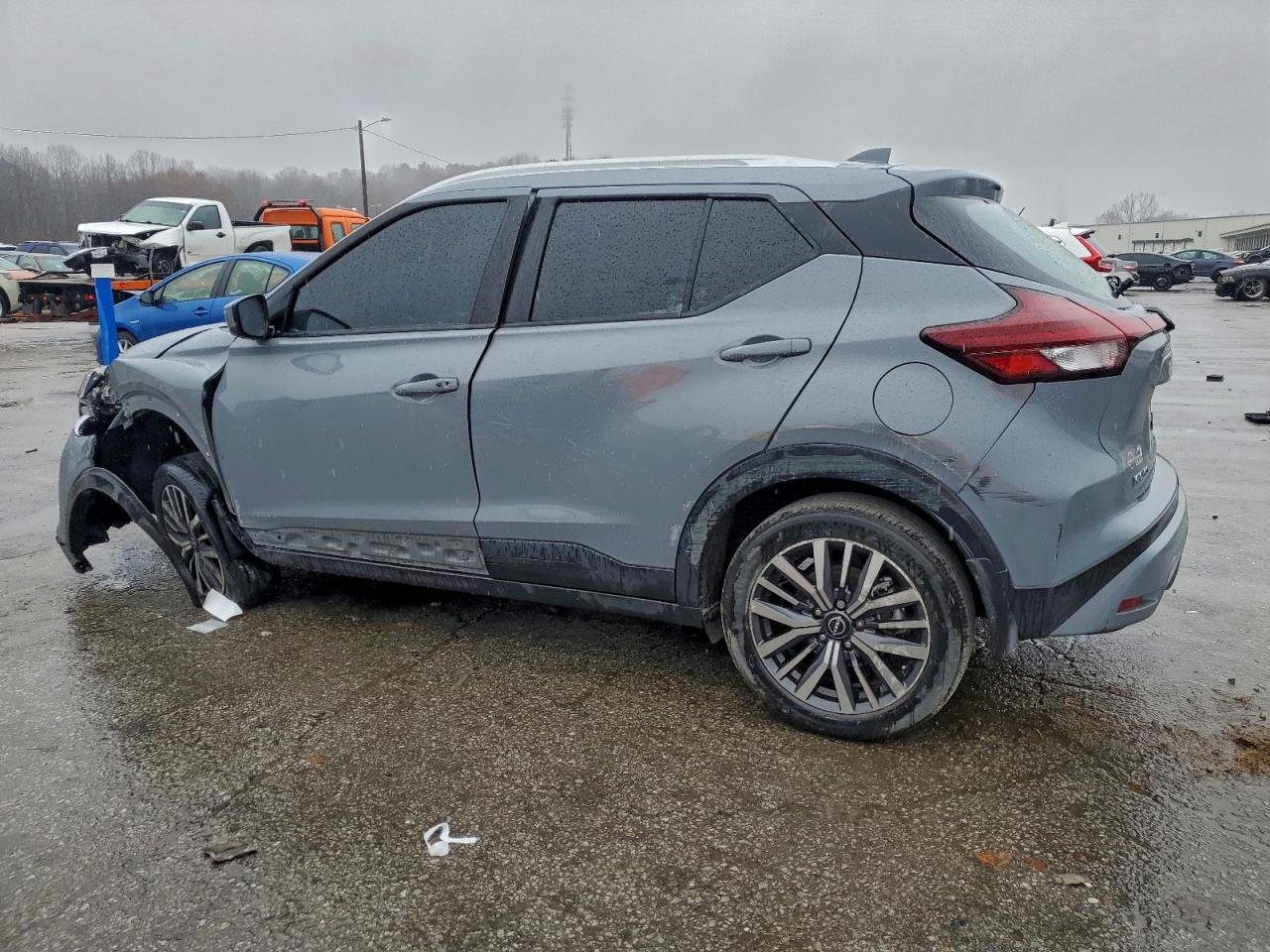 2024 NISSAN KICKS