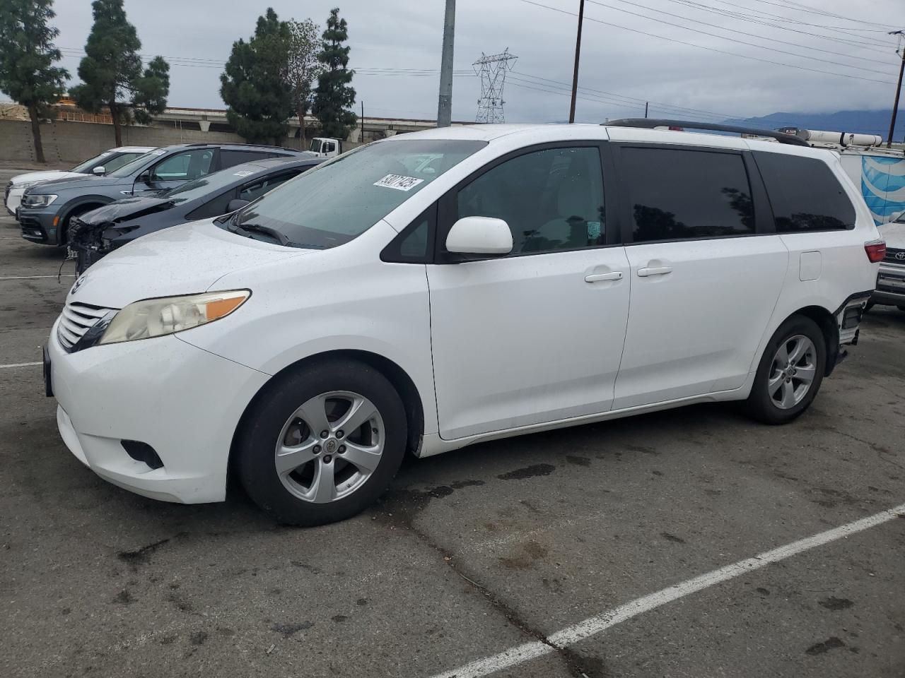 2015 TOYOTA SIENNA
