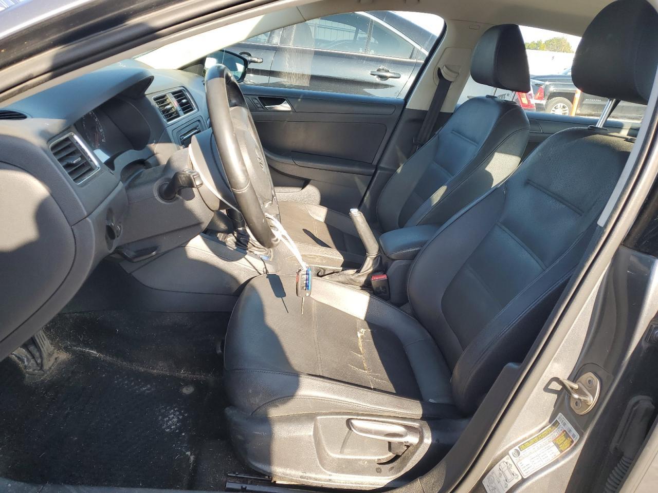 2011 VOLKSWAGEN JETTA