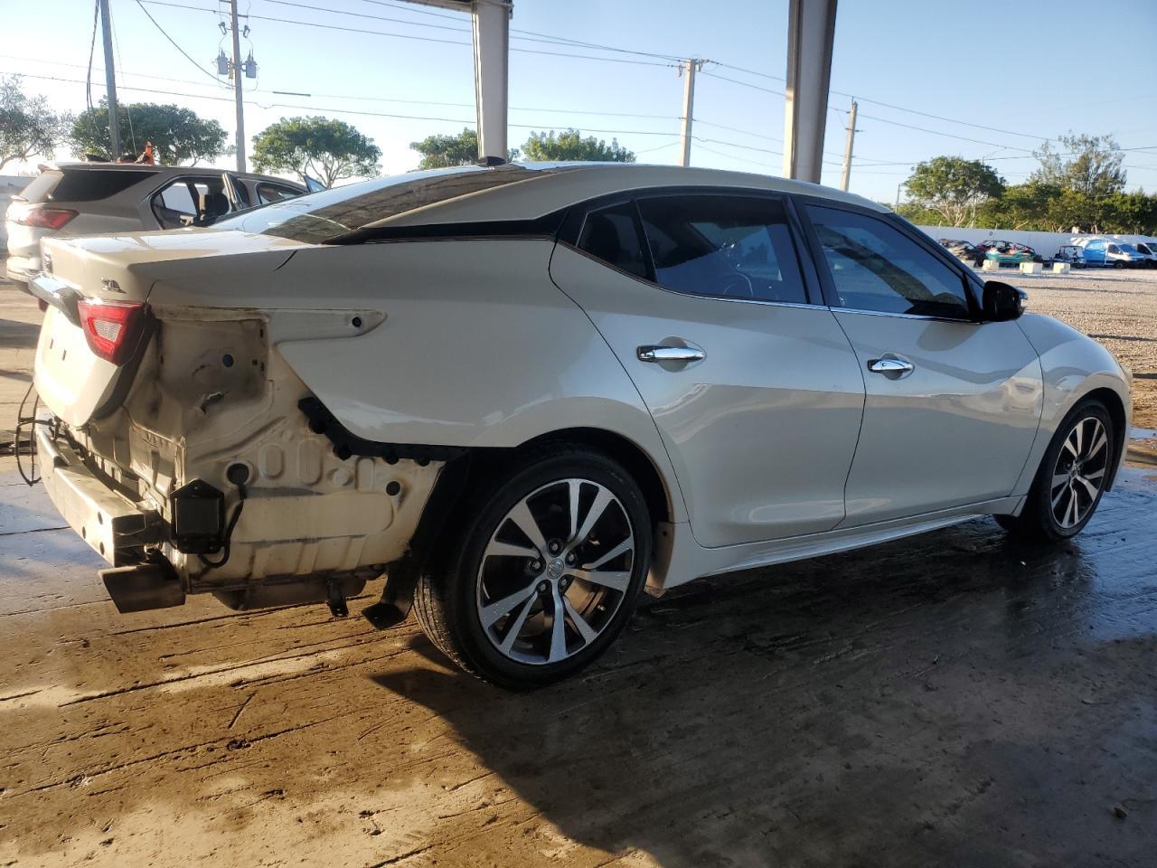 2017 NISSAN Maxima
