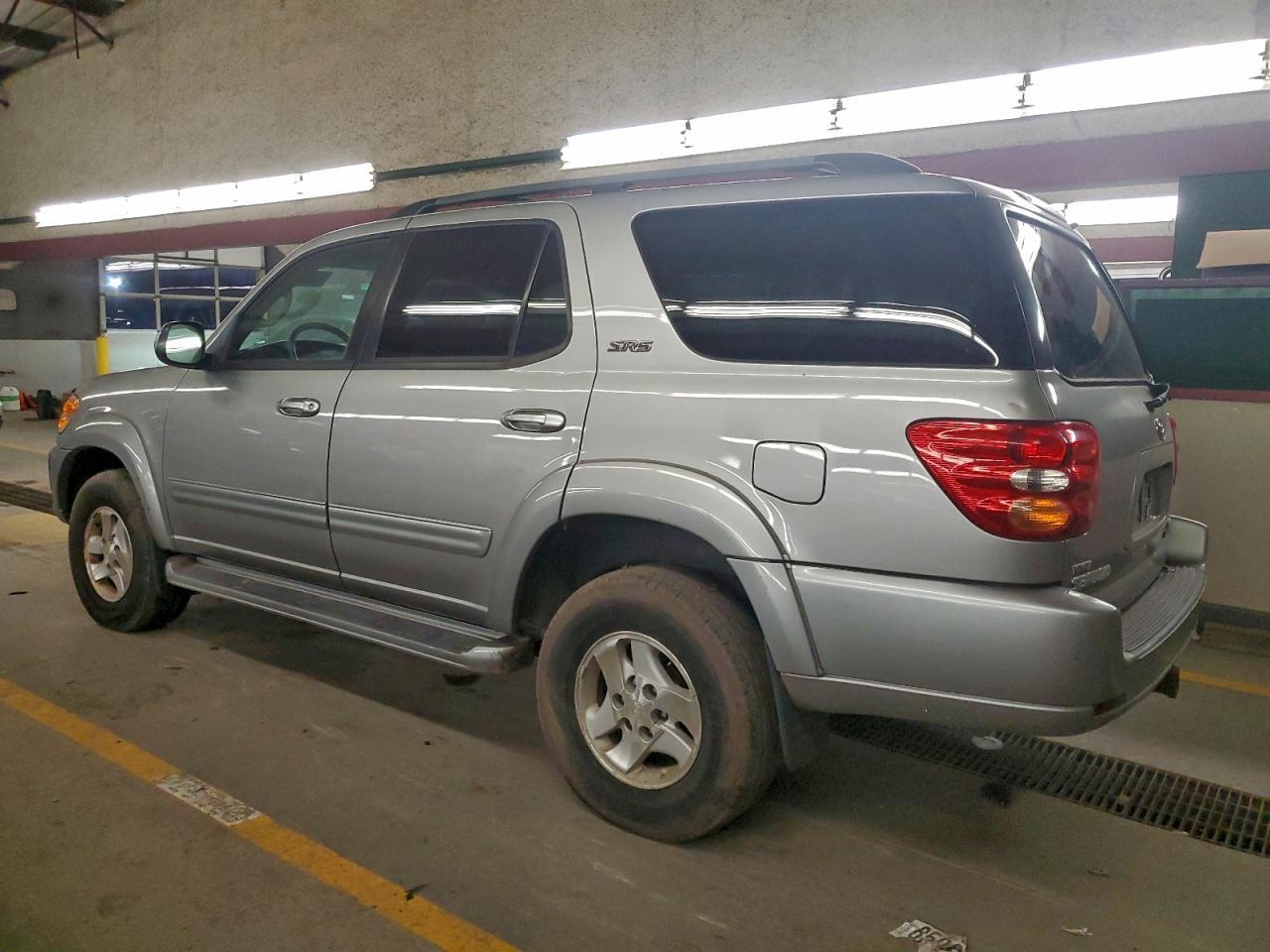 2004 TOYOTA Sequoia
