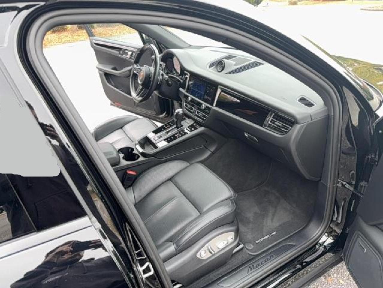 2024 PORSCHE Macan