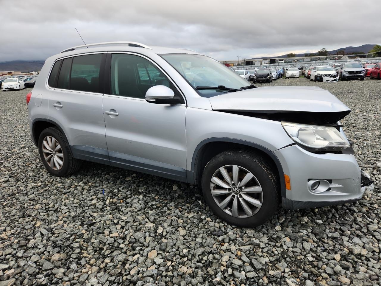 2011 VOLKSWAGEN TIGUAN