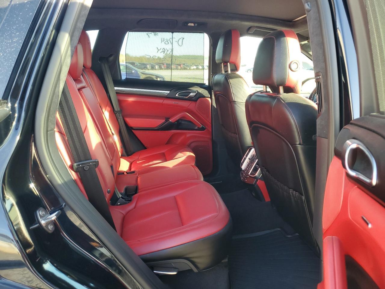 2018 PORSCHE CAYENNE