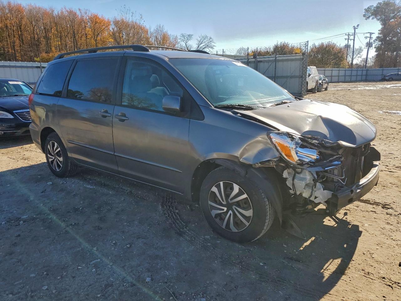 2004 TOYOTA SIENNA