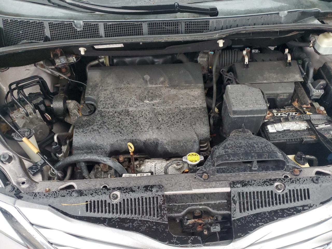 2013 TOYOTA SIENNA