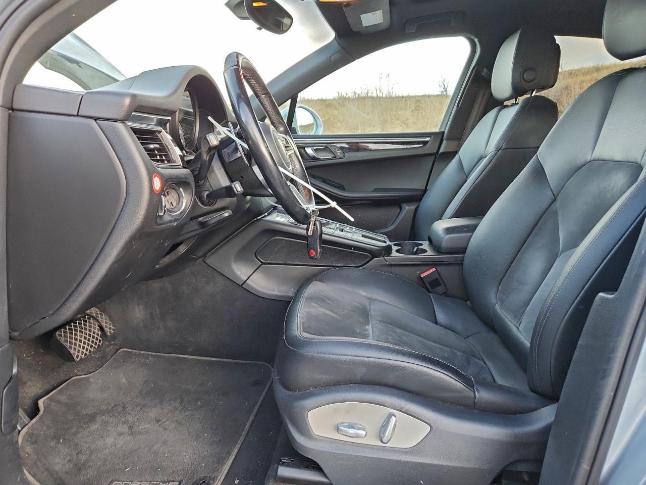 2016 PORSCHE Macan