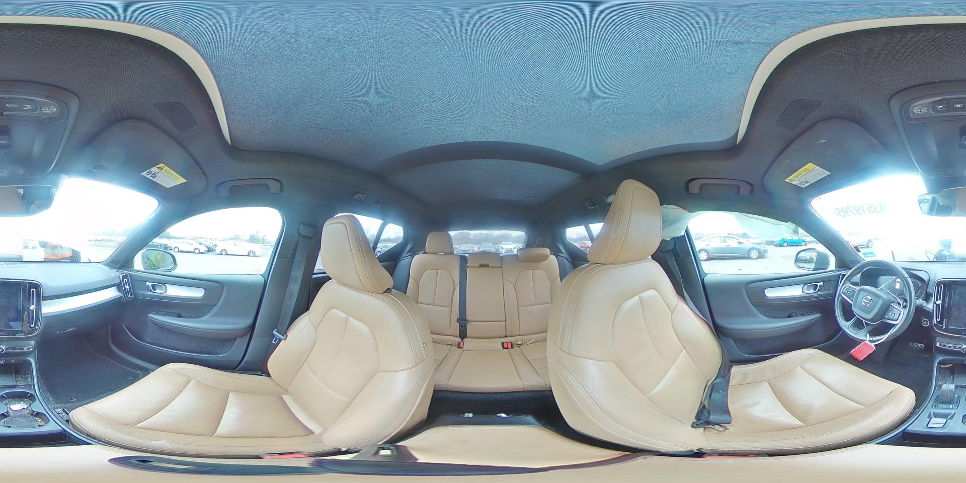 2019 VOLVO XC40