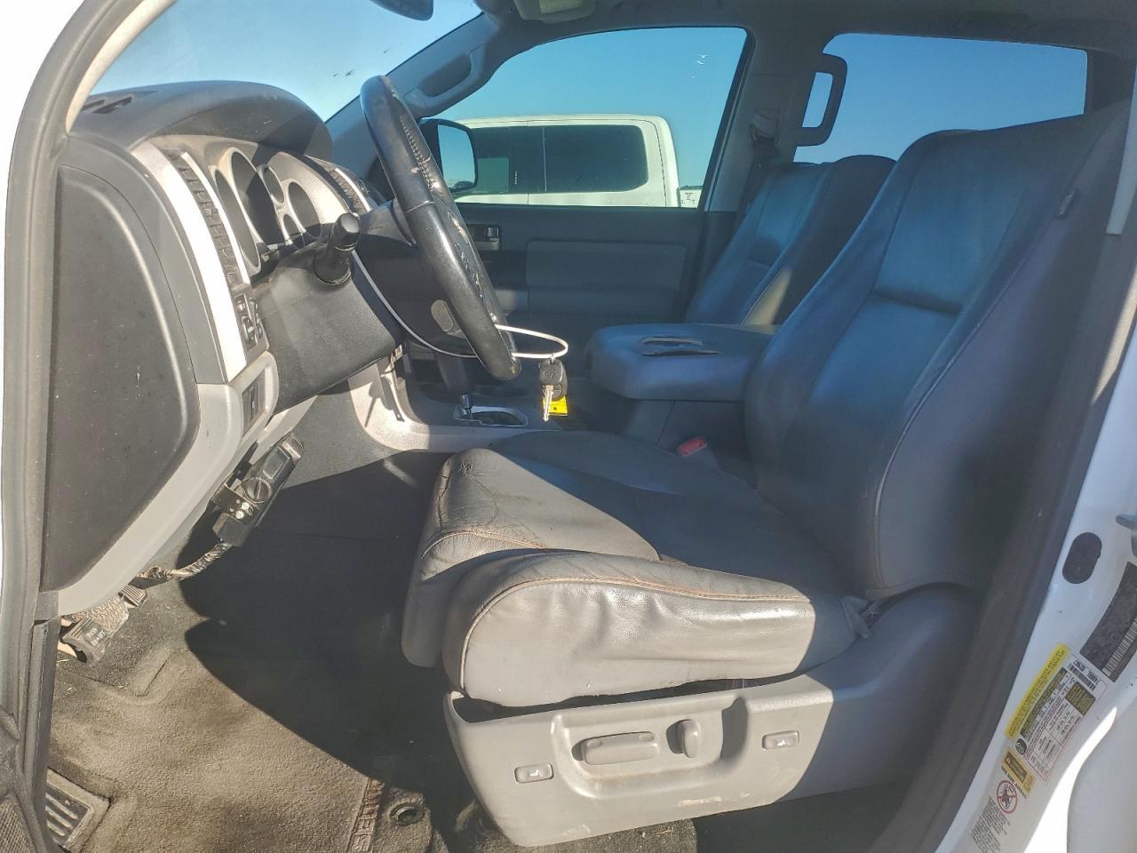 2013 TOYOTA Sequoia