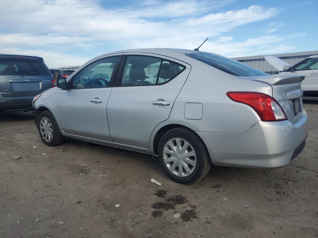 2017 NISSAN VERSA