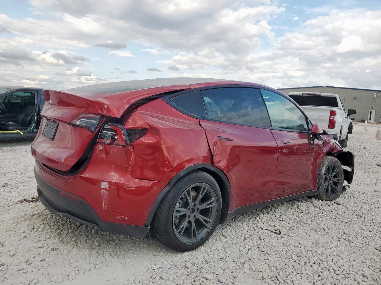 2025 TESLA MODEL Y