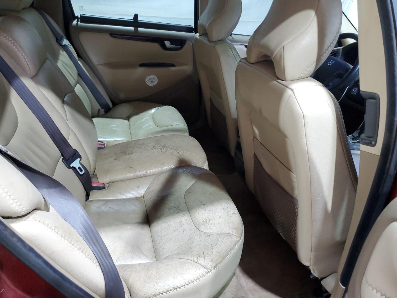 2002 VOLVO V70