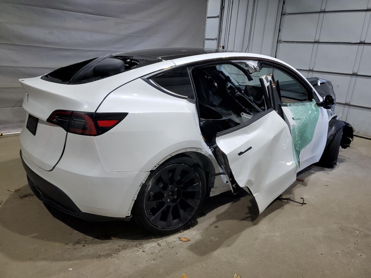 2025 TESLA MODEL Y