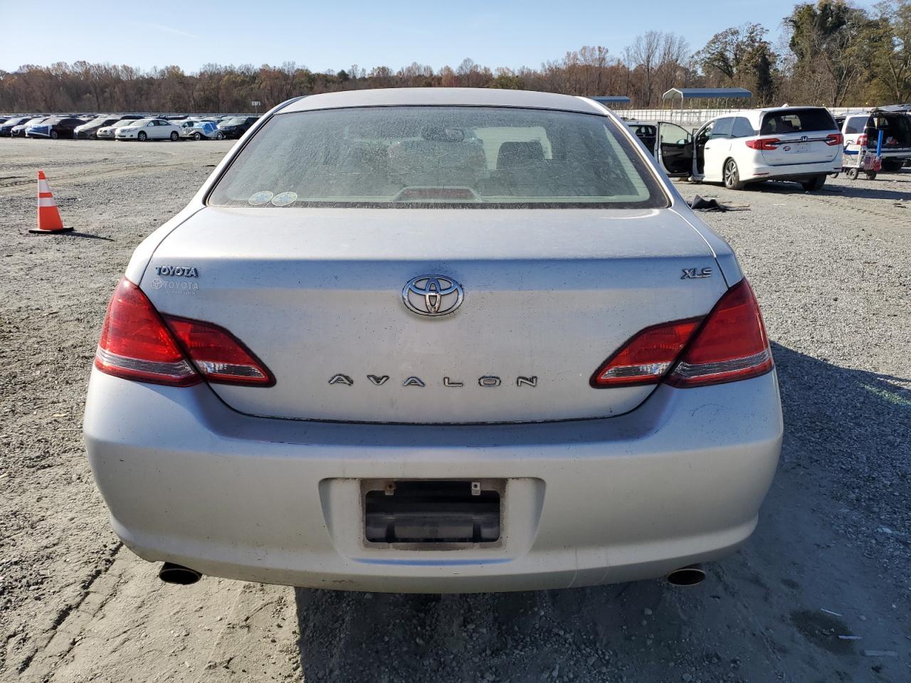 2006 TOYOTA Avalon