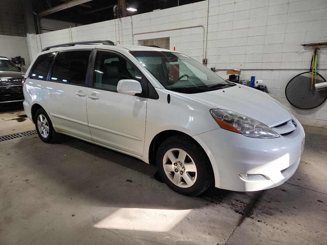2010 TOYOTA SIENNA