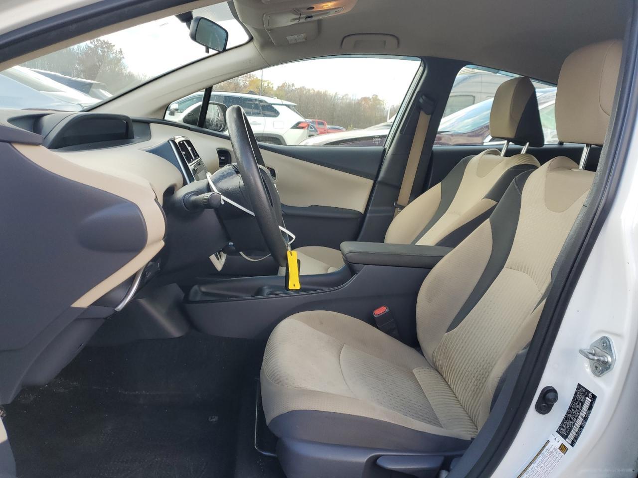 2016 TOYOTA PRIUS