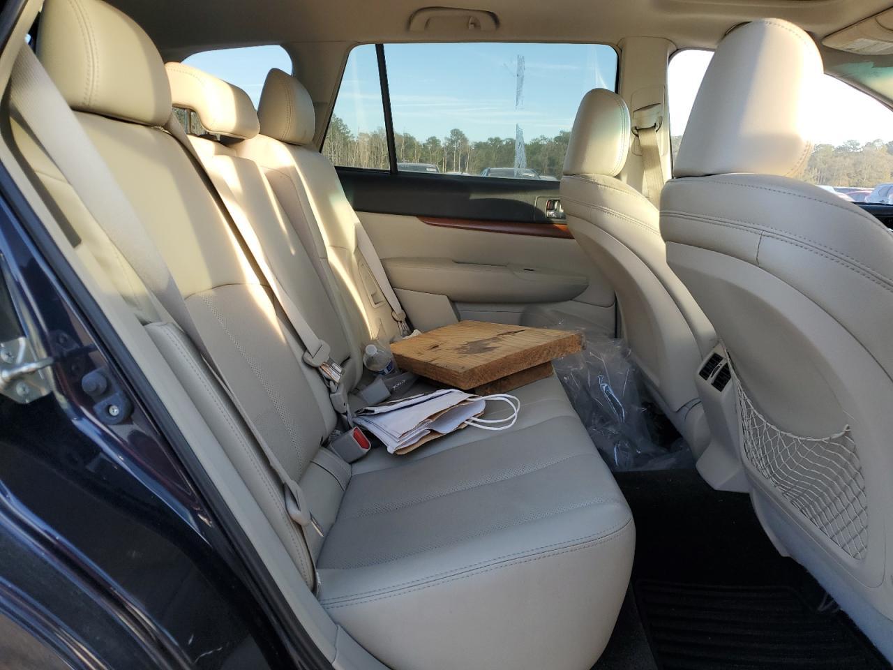 2013 SUBARU Outback