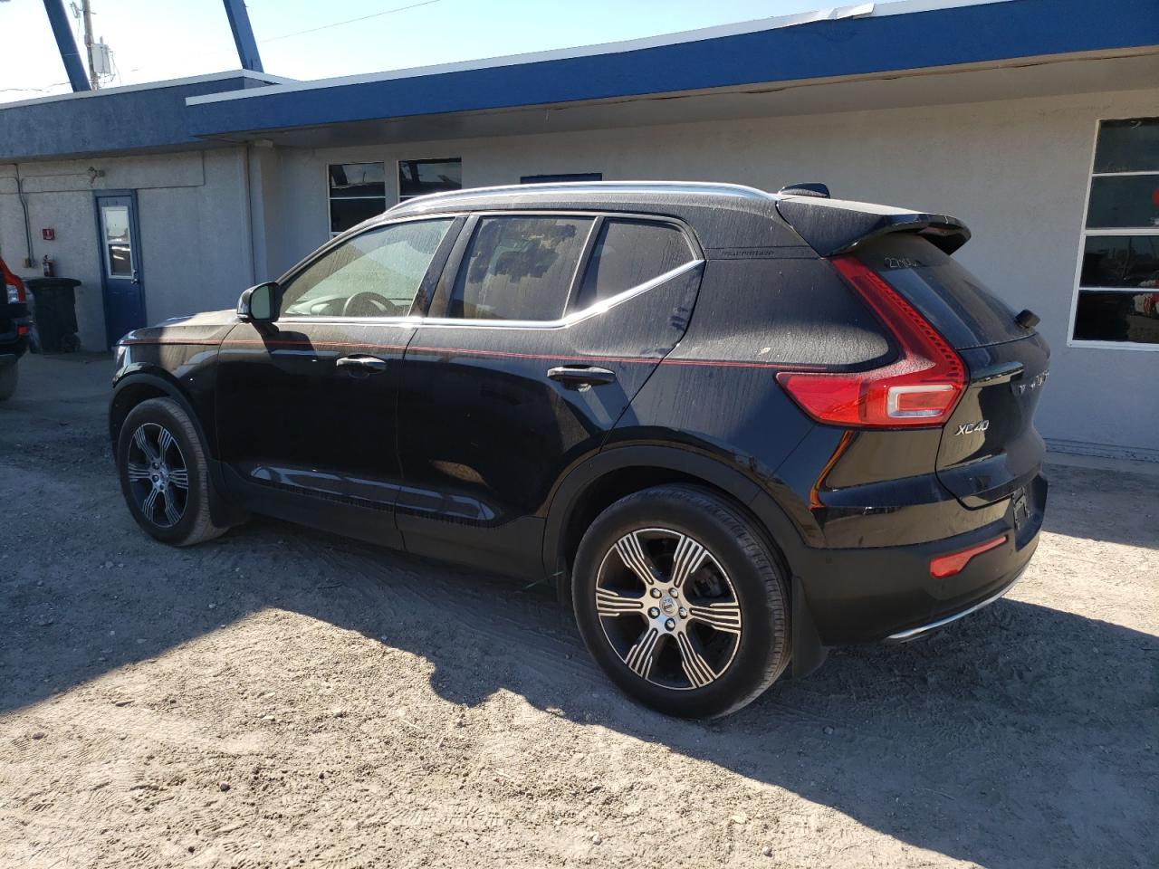 2020 VOLVO XC40
