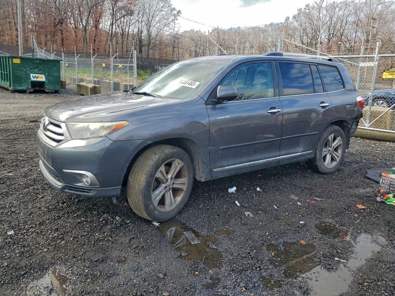 2011 TOYOTA HIGHLANDER