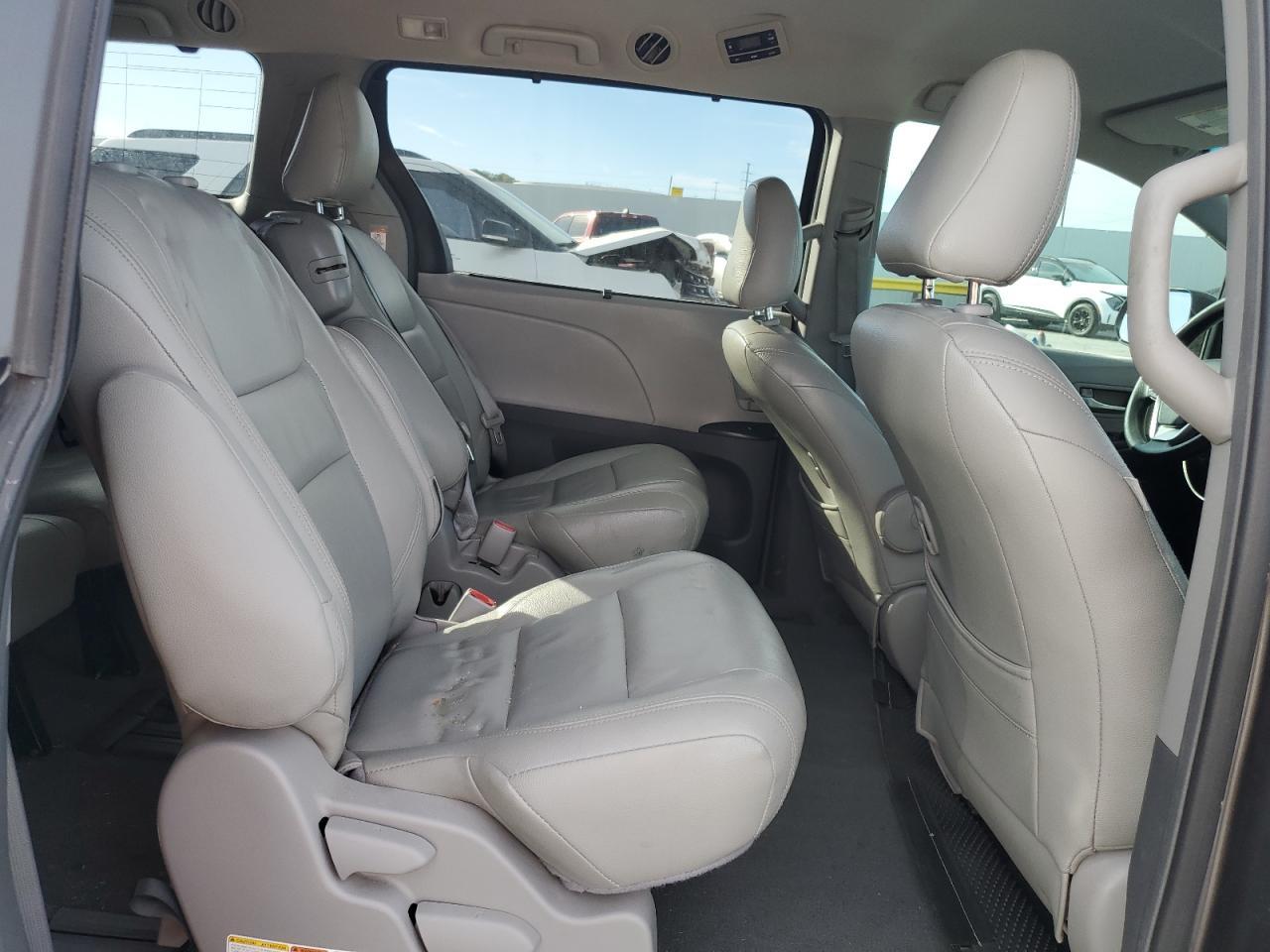 2015 TOYOTA SIENNA