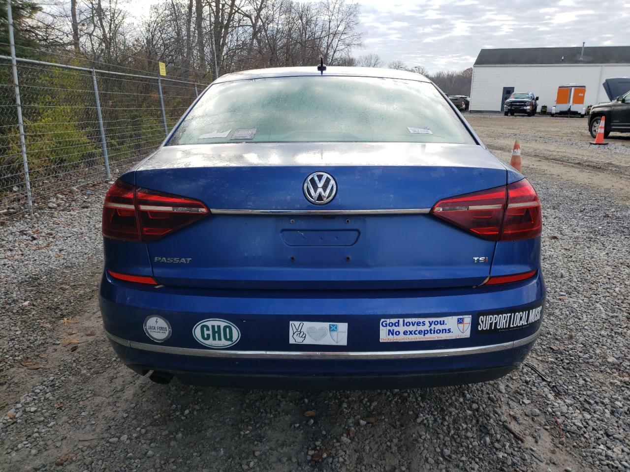 2017 VOLKSWAGEN Passat