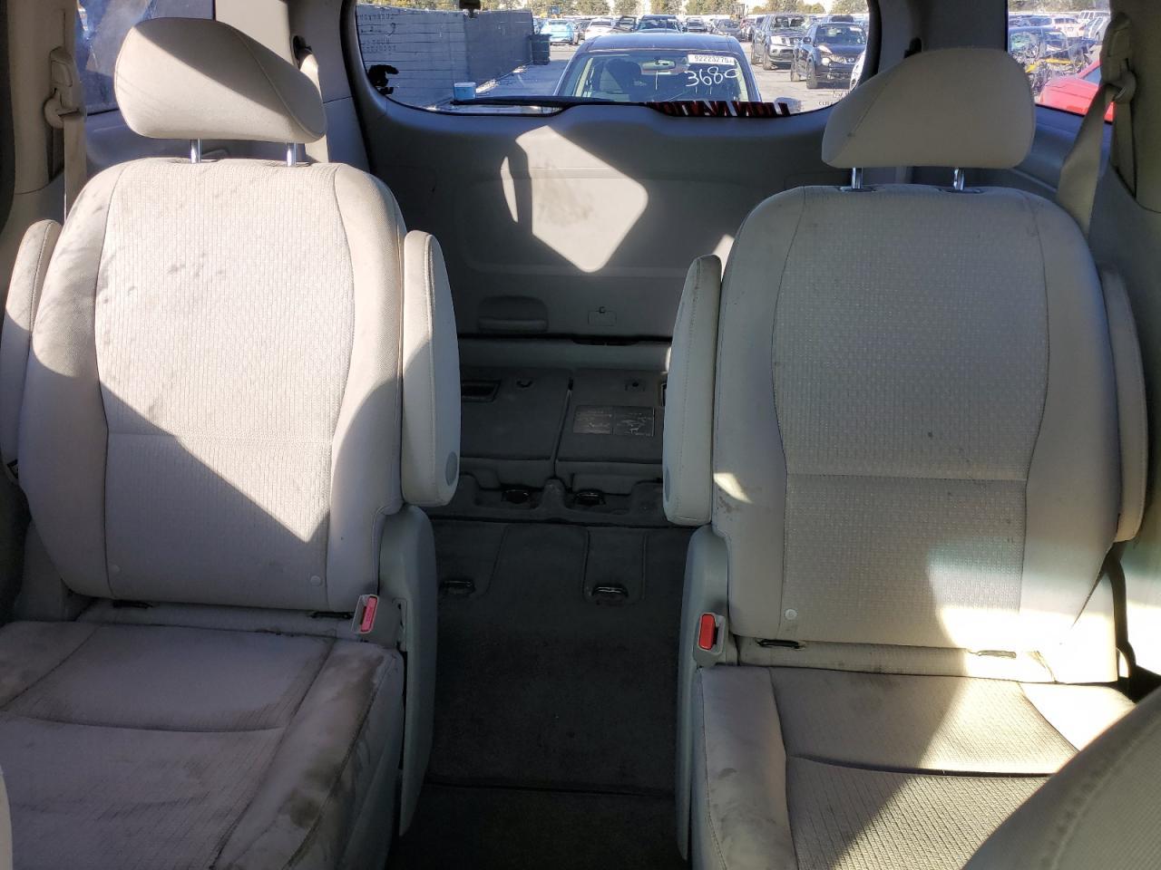 2016 KIA SEDONA