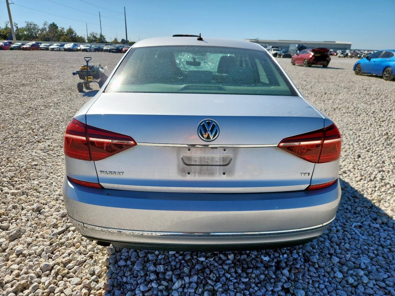 2017 VOLKSWAGEN Passat