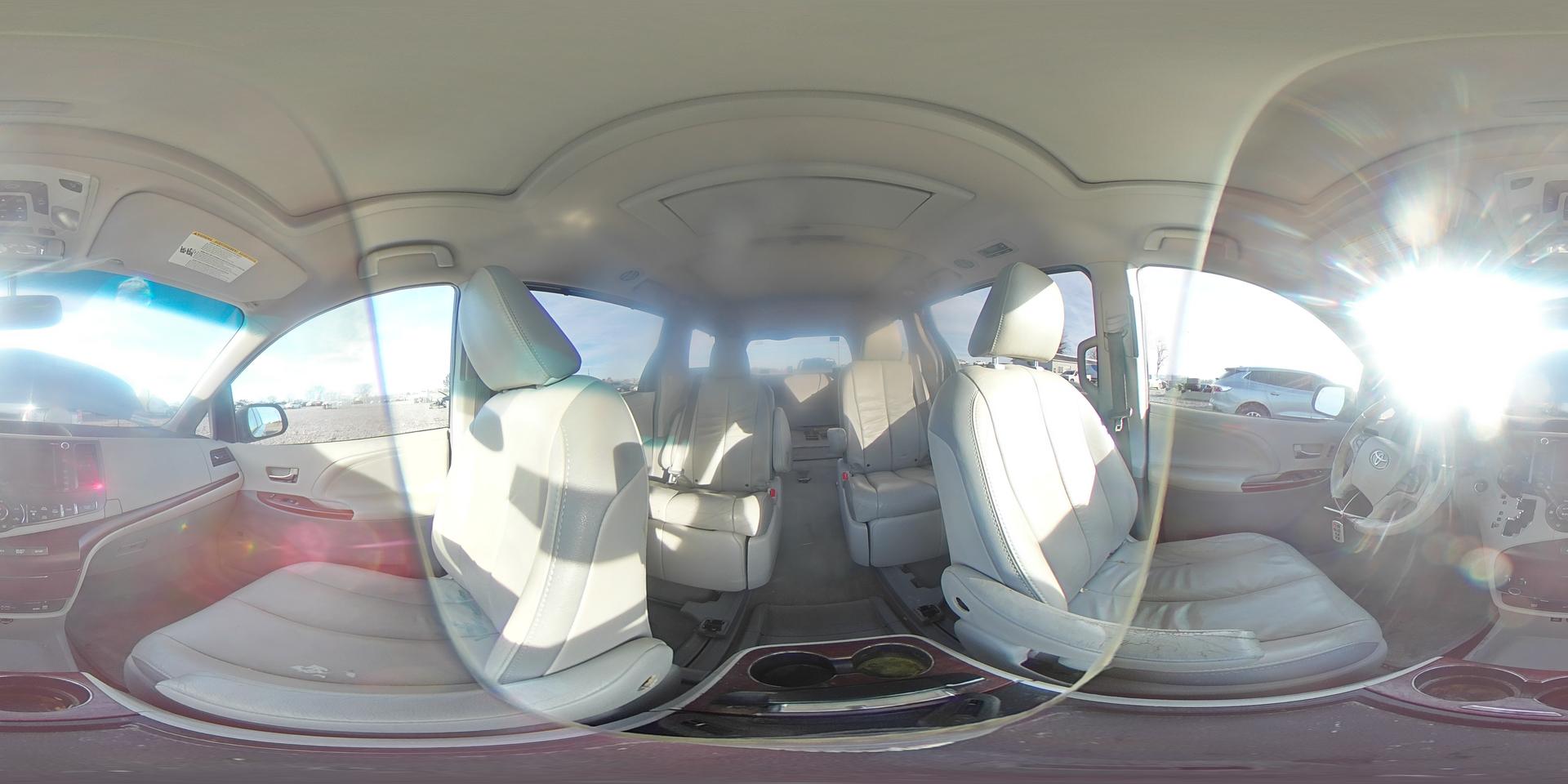 2011 TOYOTA SIENNA